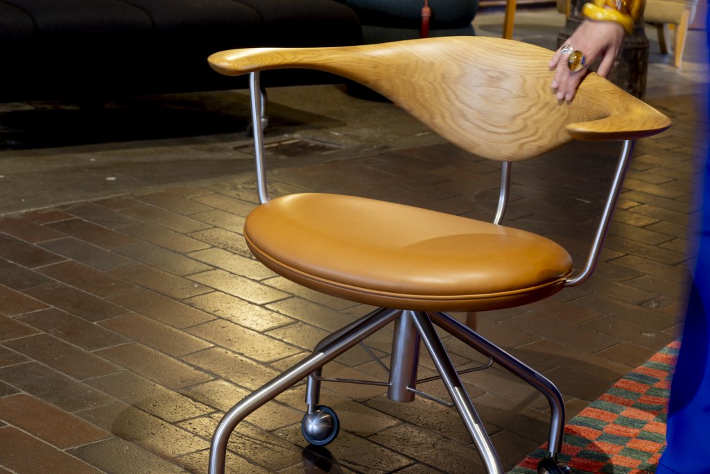 PP Møbler SWIVEL chair in our showroom July 2024