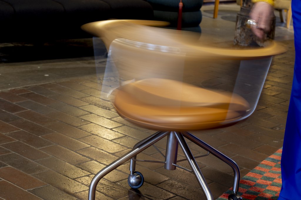 PP Møbler SWIVEL chair in our showroom July 2024