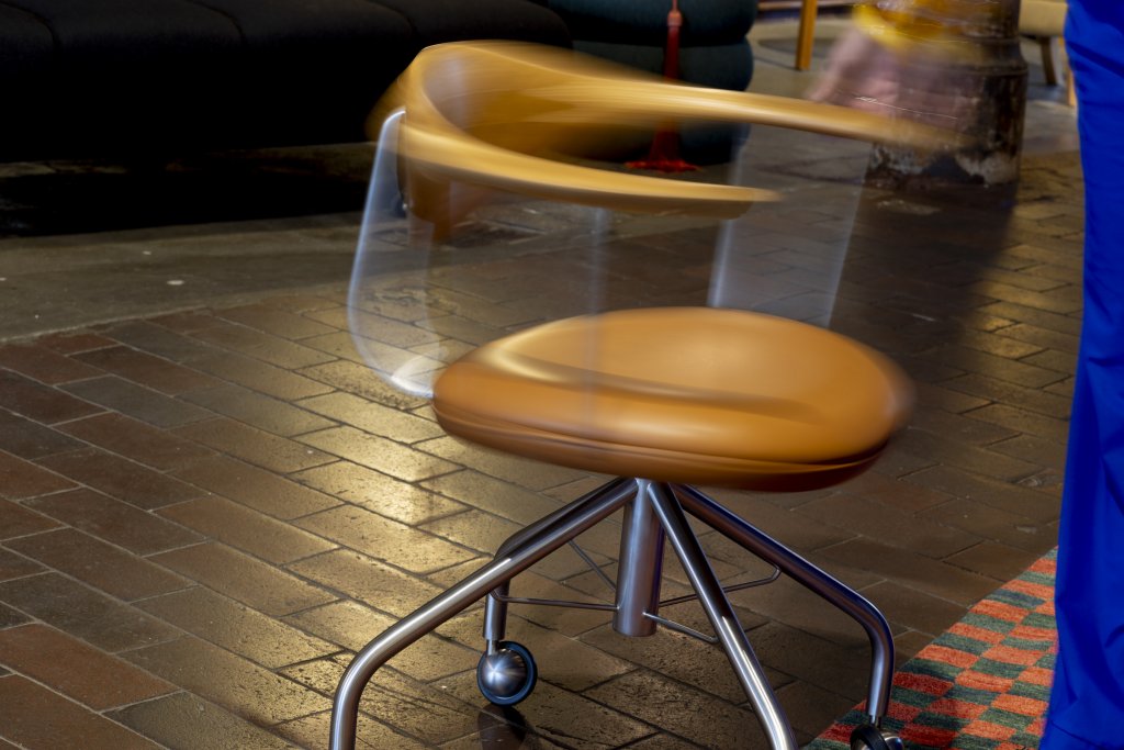 PP Møbler SWIVEL chair in our showroom July 2024